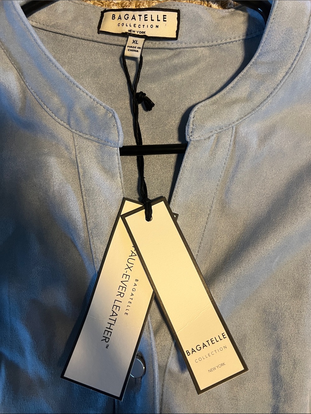 Bagatelle Collection New York XL Light Blue Puff Sleeve Button Front Top - Picture 2 of 6